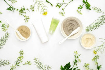 Pourquoi exfolier régulièrement la peau du visage ?