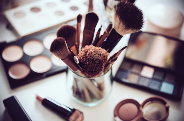 Pourquoi éviter le maquillage peut être bénéfique pour la peau ?